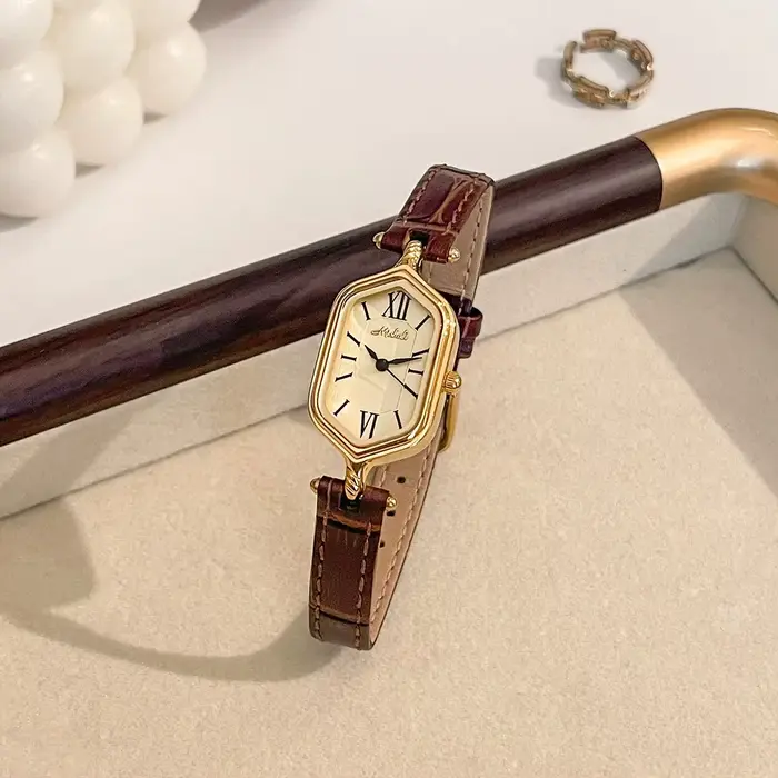 Montre de luxe numérique vintage de style romain pour femme résistante à l'eau et élégante bracelet en cuir pour occasions spéciales