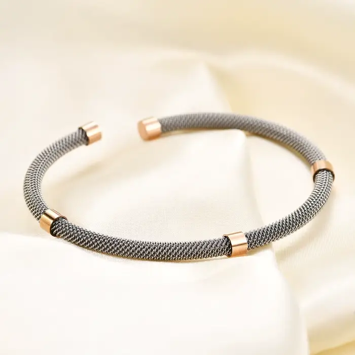 VQYSKO fil tressé Bracelet câble tressé fil torsadé acier taille unique ajustement tout empilable mo