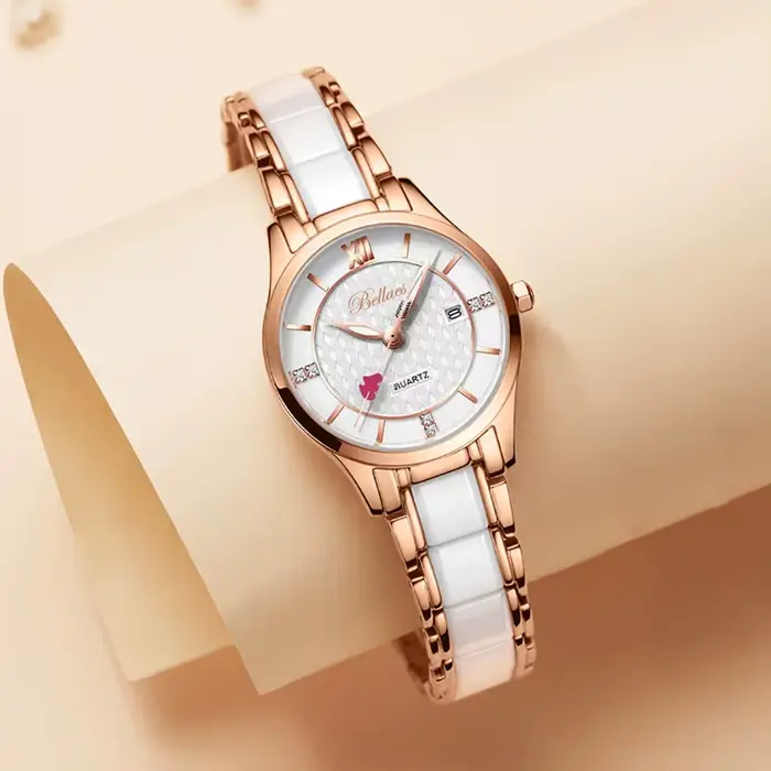 Montre ronde en acier inoxydable quartz pour femme résistante à l'eau avec pointeur cœur pour occasions spéciales et quotidien