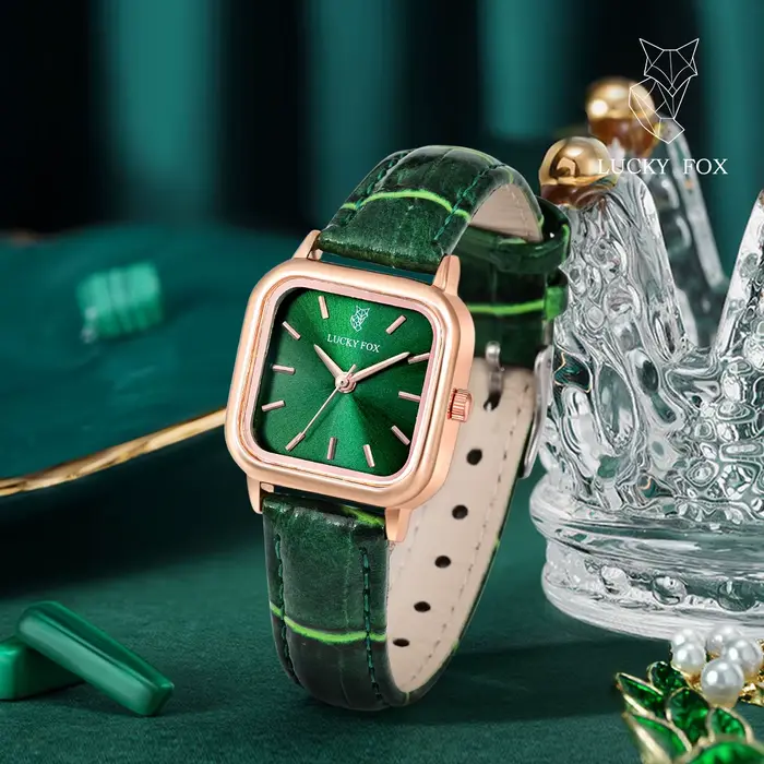 Montre simple pour femme avec petit mouvement à quartz carré ; petite
