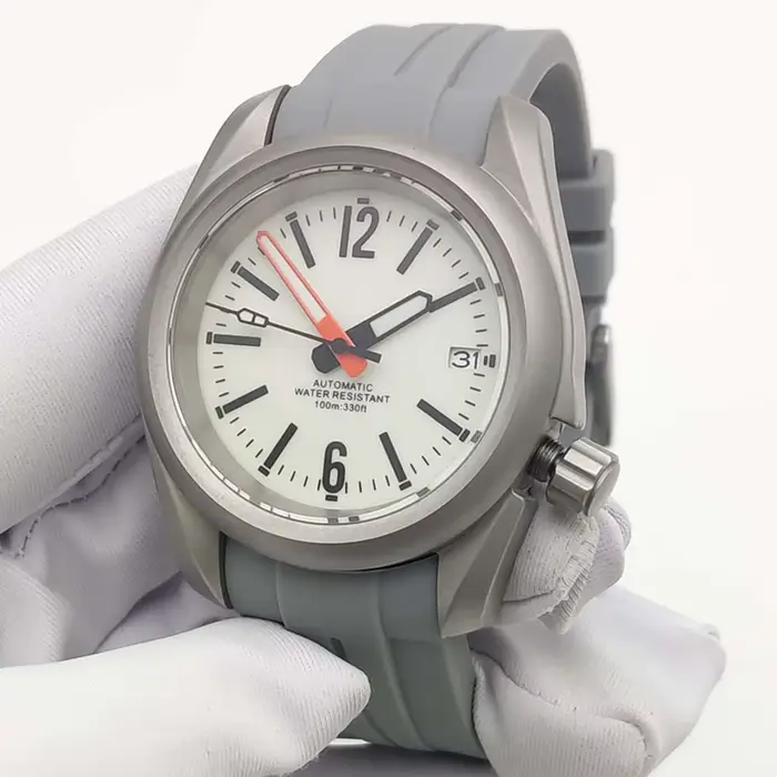 Montre mécanique automatique CHNH35 résistante à l'eau pour hommes style fashion et casual bracelet en caoutchouc acier inoxydable quartz lumineux grandes occasions
