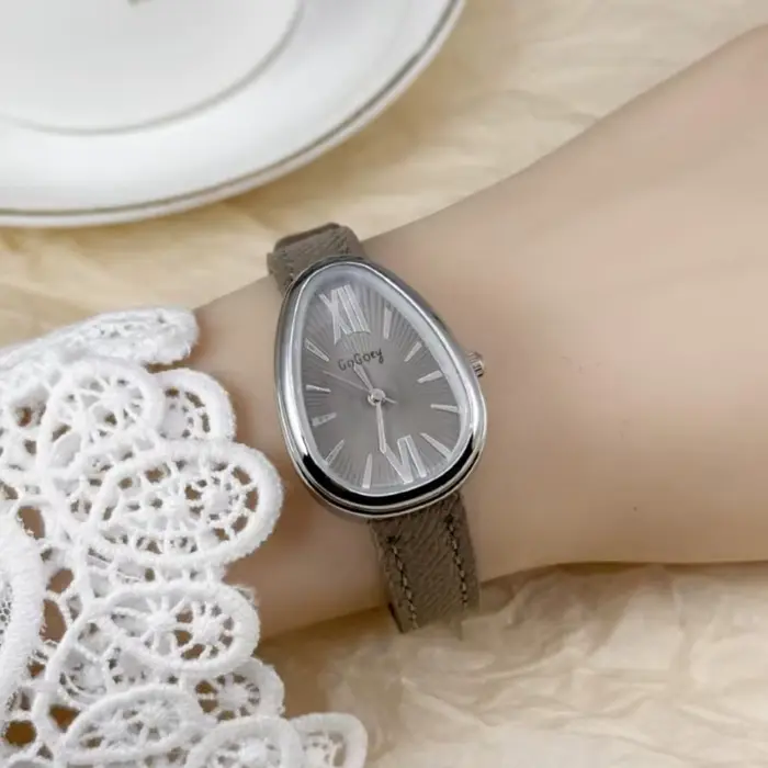 Montre Femme Tête de Serpent de Marque Célèbre