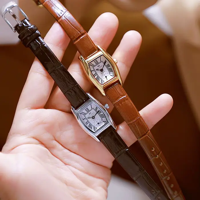 Montre à quartz avec bracelet en cuir pour femme