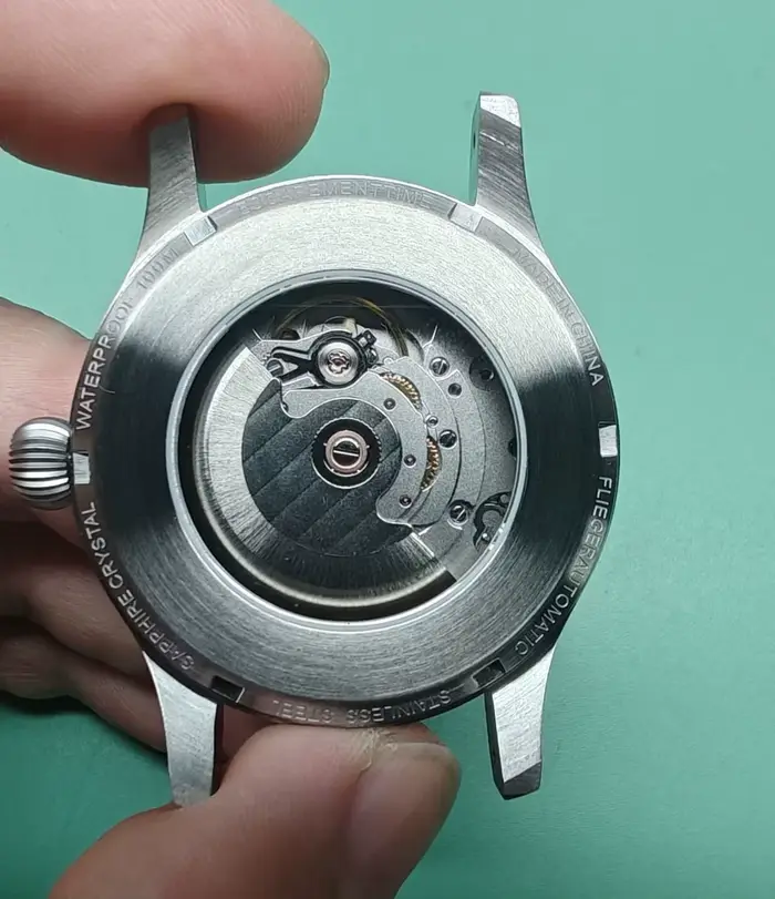 Escapement Time Montre pilote à mouvement automatique avec cadran noir de type B