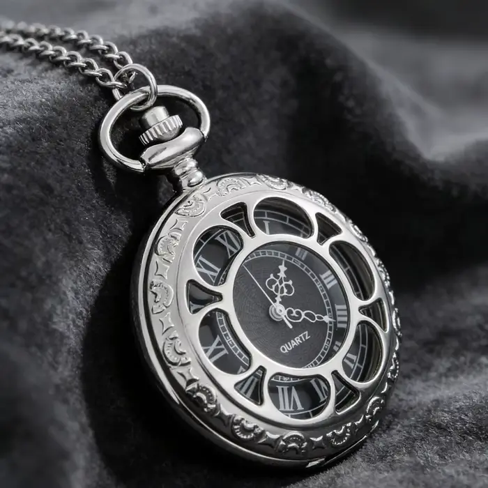 Montre de poche vintage rétro populaire en argent squelette ajouré chiffres romains montre pendentif quartz pour femmes hommes occassions spéciales