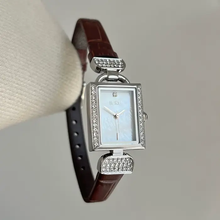 Montre carrée vintage pour femme