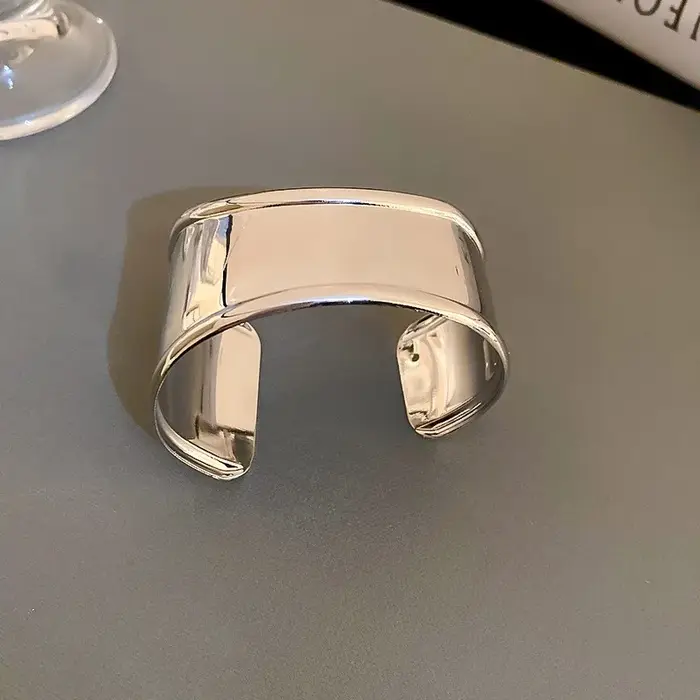 Bracelet large personnalisé haut de gamme en métal style européen et américain pour femmes occasions spéciales banquets