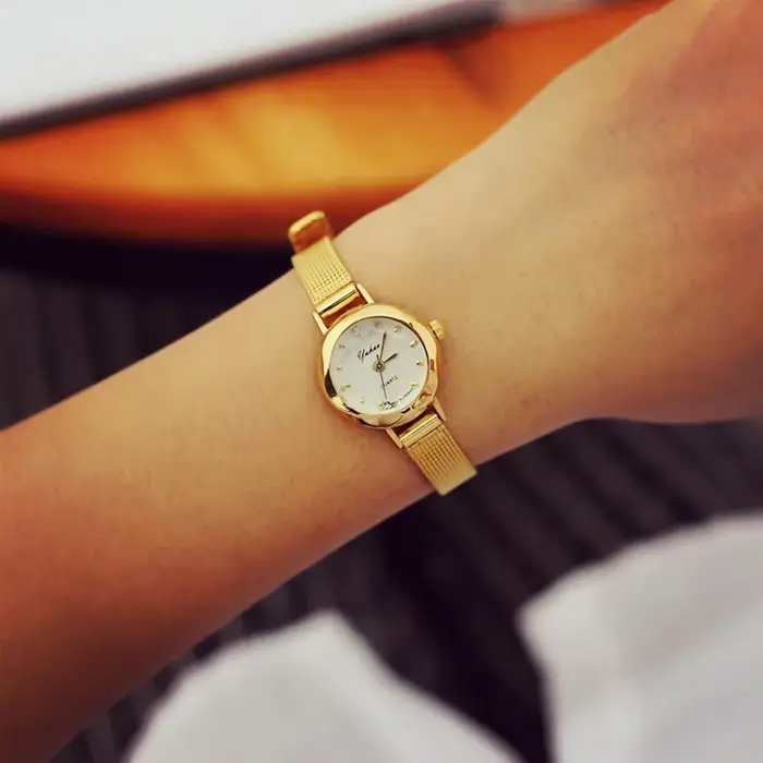 Montre-bracelet à Quartz en Acier Inoxydable Bracelet Maille Argentée Style Fashion Casual Occasions Spéciales Pour Femme