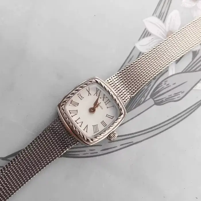 2025 nouvelle montre pour femme Vintage plaqué or luxe Noble cadeau pour les amoureux montre rétro