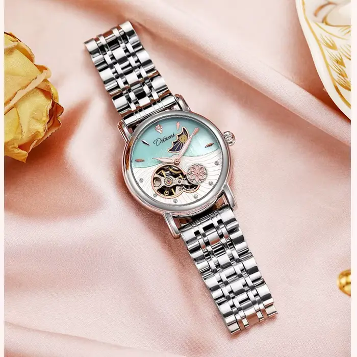 Montre mécanique automatique élégante pour femme avec phase de lune et résistance à l'eau pour occasions spéciales et collection