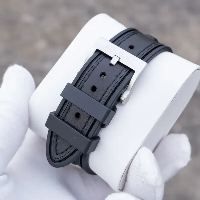 Montre militaire mécanique OBLVLO avec cadran argenté, aiguilles lumineuses, bracelet en silicone robuste et boucle ardillon pour homme occasions spéciales