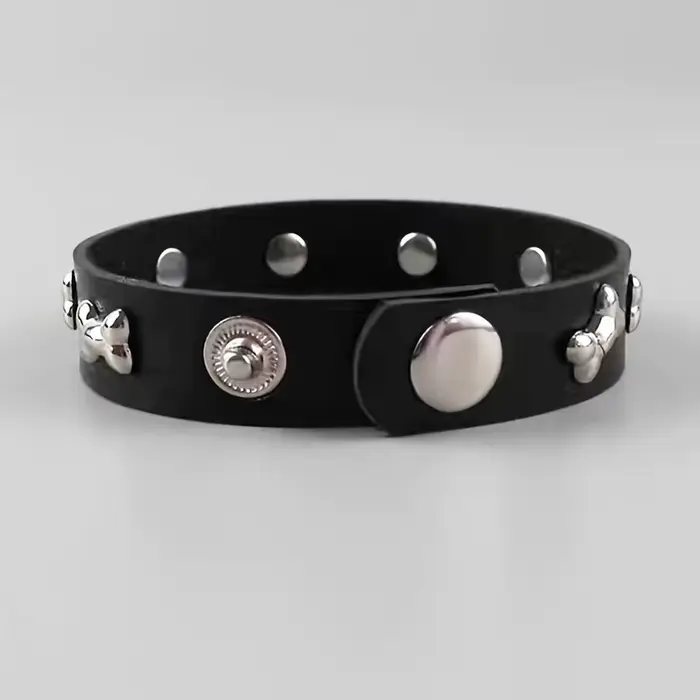 Bracelet en cuir PU noir d'inspiration punk avec breloques en os de chien – Parfait pour un usage quotidien et les fêtes d'Halloween.
