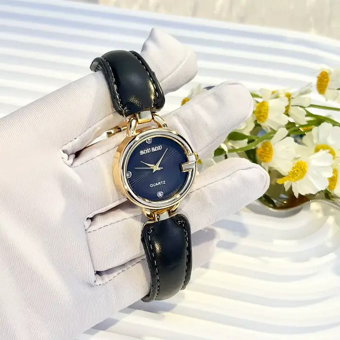 Montre en cuir incurvée au design G élégant pour femme