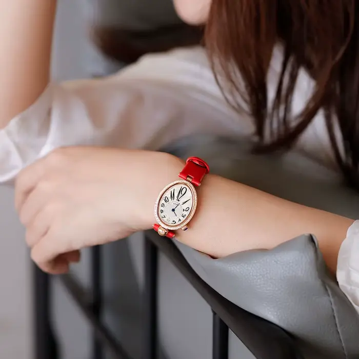 Montre narcloutée en diamant pour femme