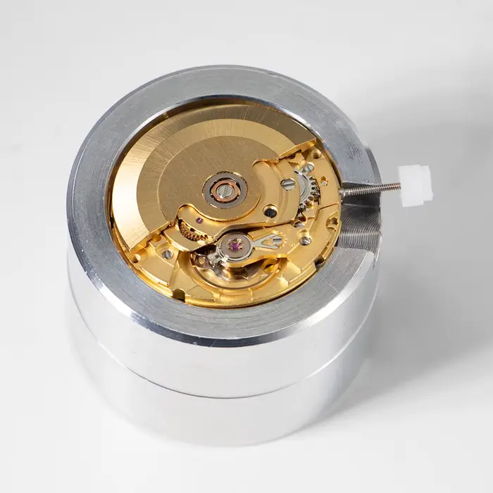 Nouveau mouvement mécanique automatique à 4 aiguilles GMT 2836 fabriqué en Chine pour montre homme 2026