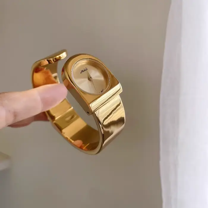 Montre de luxe en alliage avec mouvement quartz résistante à l'eau pour femmes occasions spéciales élégantes à offrir
