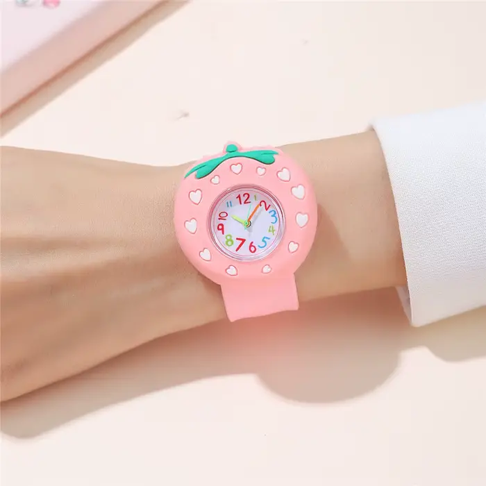 Montres pour enfants de style mignon avec cadran rose rouge fraise