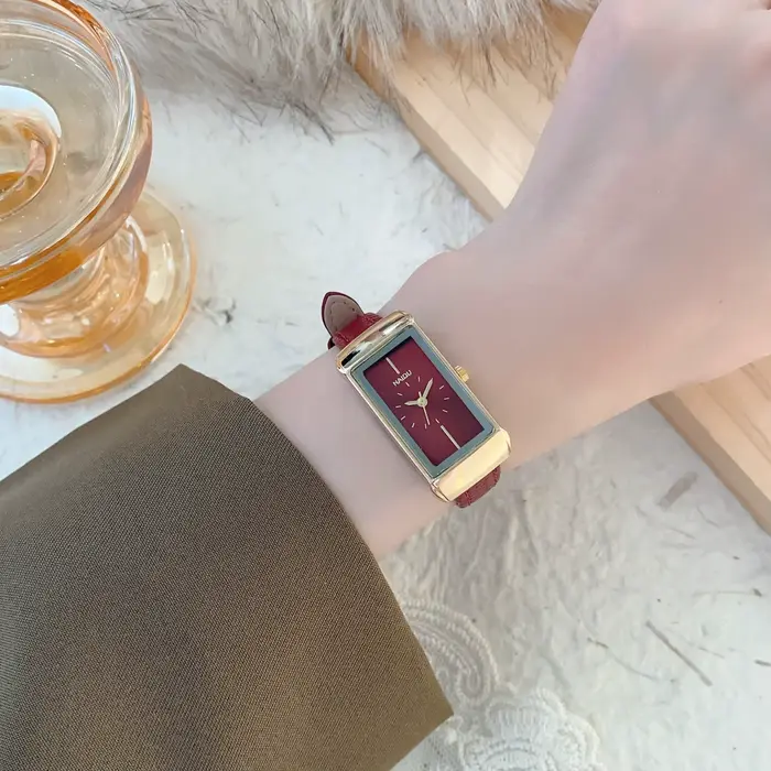 Montre-bracelet KCALOE en cuir vintage pour femme simple et élégante occasions spéciales quartz doré rectangle