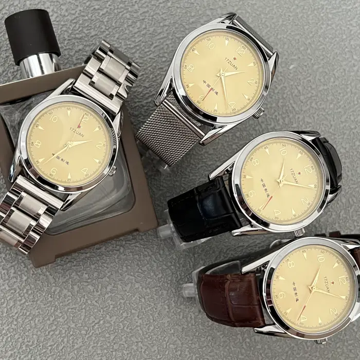 Montre à mouvement Antique des années 1990