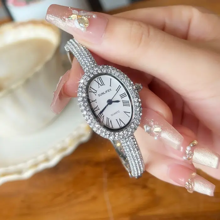 Montre de luxe ovale en cristal pour femmes