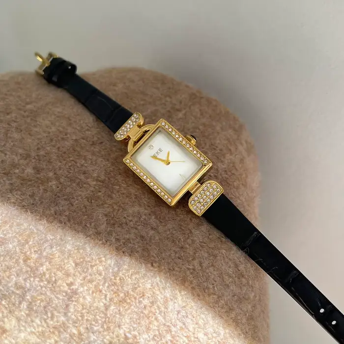 Montre carrée vintage pour femme