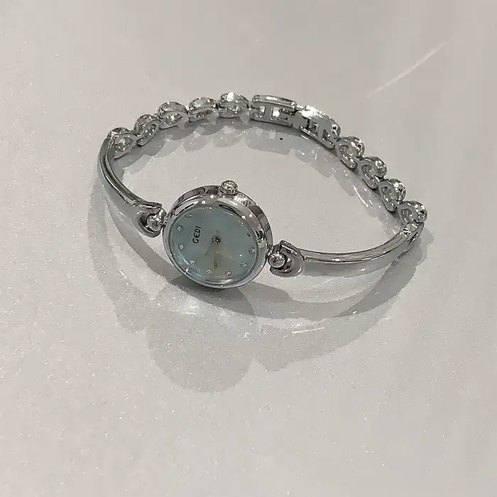 NOUVEAU Bracelet-montre minimaliste pour femmes