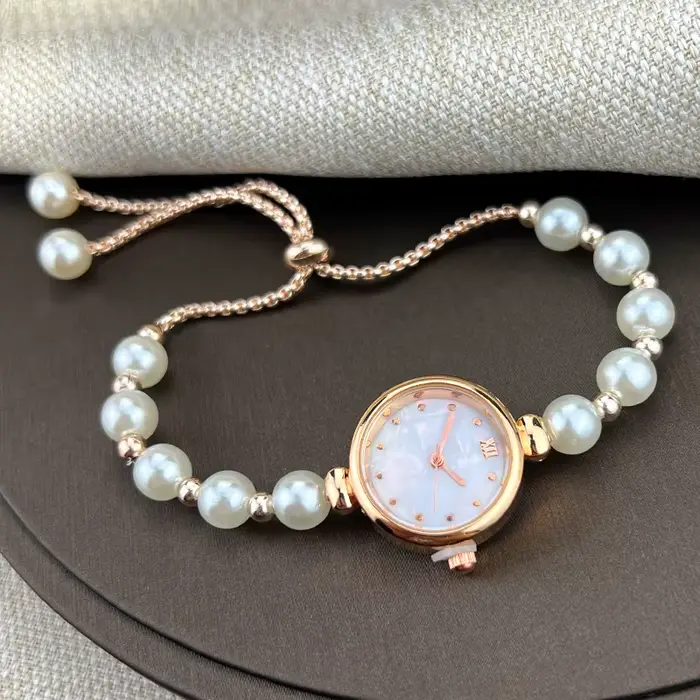 Montre à main avec cordon de traction en perles romantique français, petit Bracelet élégant à la mod