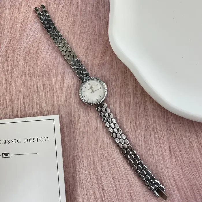 Vintage dames petite montre en or vente chaude bracelet en nid d'abeille femmes