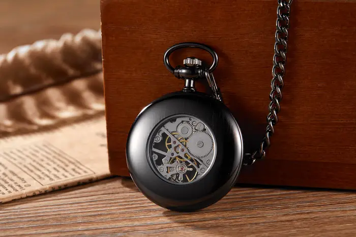 Montre de poche classique pour homme avec chaîne automatique et design minimaliste pour occasions spéciales et tous les jours