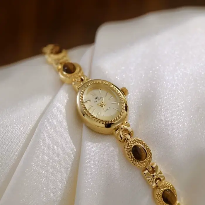 Montre-bracelet élégante pour femmes en laiton avec bracelet en acier au tungstène couleur Melard exquise pour occasions spéciales