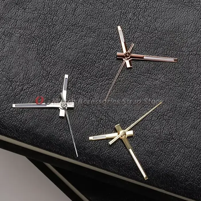 Aiguilles de montre lumineuses vertes