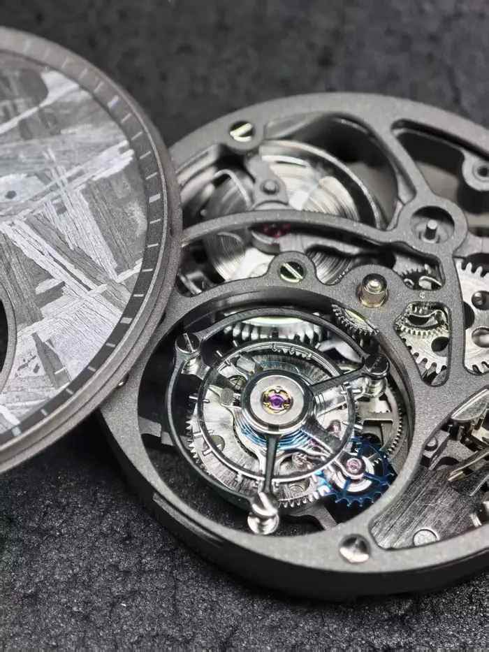 Merkur M – montre Tourbillon en fer et météorite pour hommes