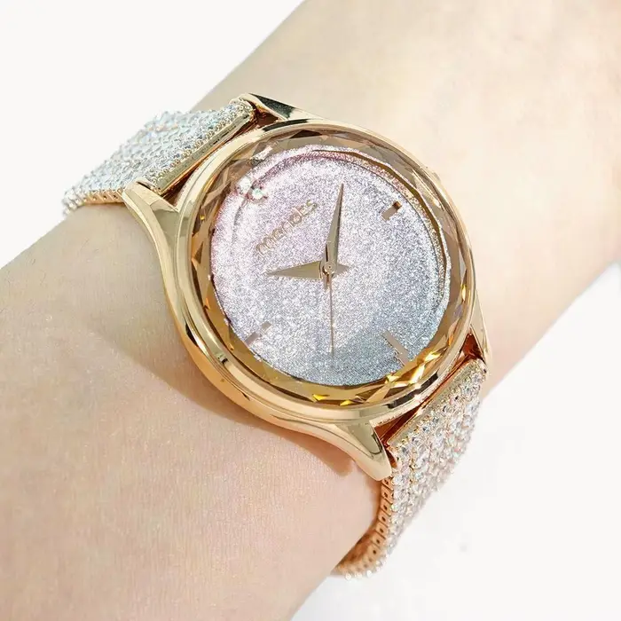 Montre glacée pour femmes, quartz rose, incrustations de diamant brillant, élégante et résistante à l'eau pour occasions spéciales et tenues de rendez-vous