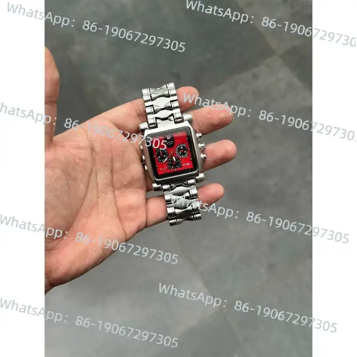 Montre homme carrée avec cadran large et mouvement à quartz résistant à l'eau pour hommes style moderne occassions quotidiennes et formelles