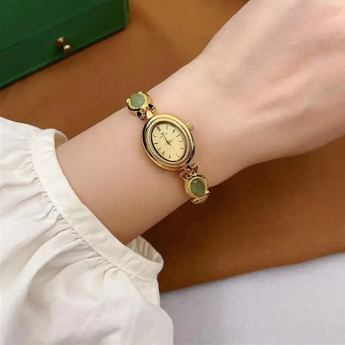 Montre en or pour femmes