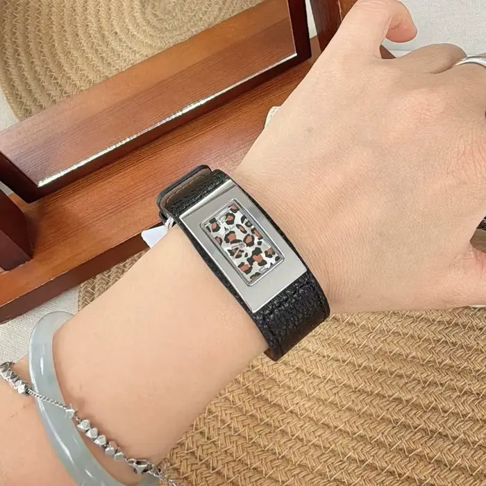 Montre de luxe en cuir de haute qualité pour femmes