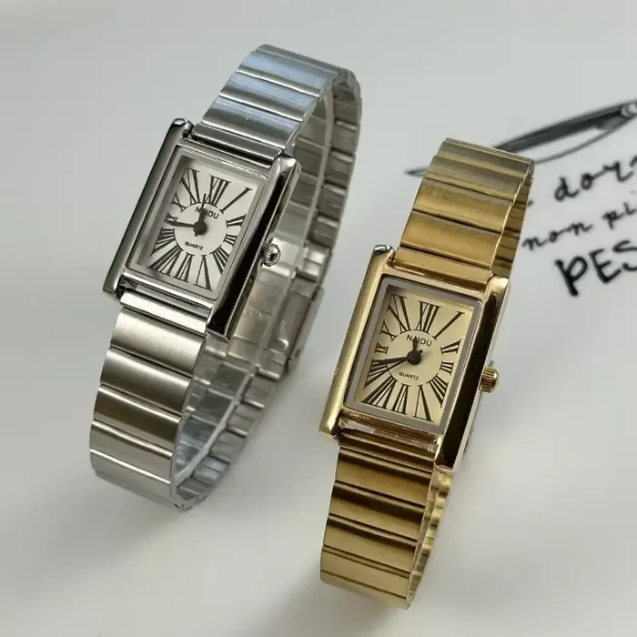 Vintage petite montre en or pour femmes