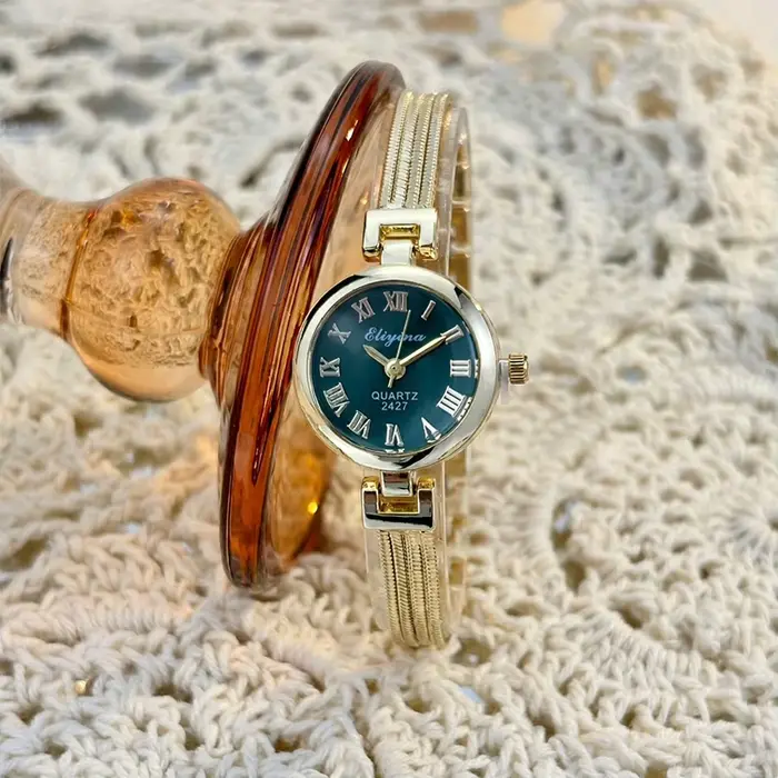 Montre-bracelet vintage à franges rondes pour femme – Élégance intemporelle avec une touche bohème et un charme