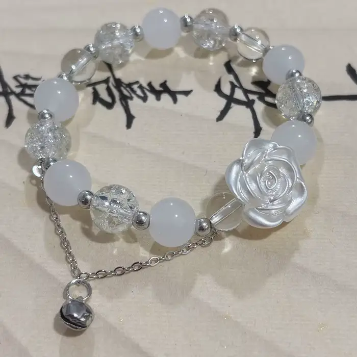 Bracelet à fleurs blanches en perles de cristal pour femmes