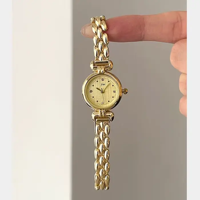 Montre pour femme Vintage Simple alliage Bracelet compact et exquis polyvalent
