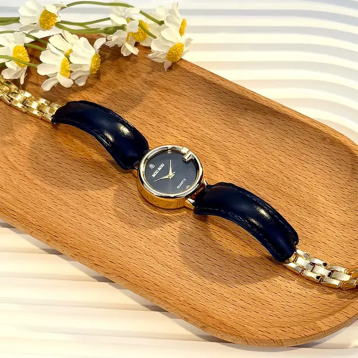 Montre en cuir incurvée design G élégant pour femme occassions spéciales bracelet ajustable largeur bande 16mm mouvement quartz style casual女性友人,如果你喜欢手表并且想要了解更多信息,我刚刚写了一篇关于这款时尚而休闲的手表的介绍。它有独特的G形设计,非常适合作为礼物送给女性朋友或用于特别场合。这款手表不仅外观优雅,而且佩戴舒适,适合日常搭配。希望这些信息对你有帮助!如果有任何问题或需要更多细节,请告诉我。