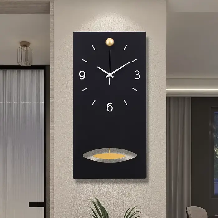 Longue horloge murale silencieuse en métal