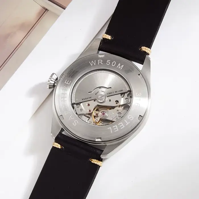 Montre de terrain tendance pour homme