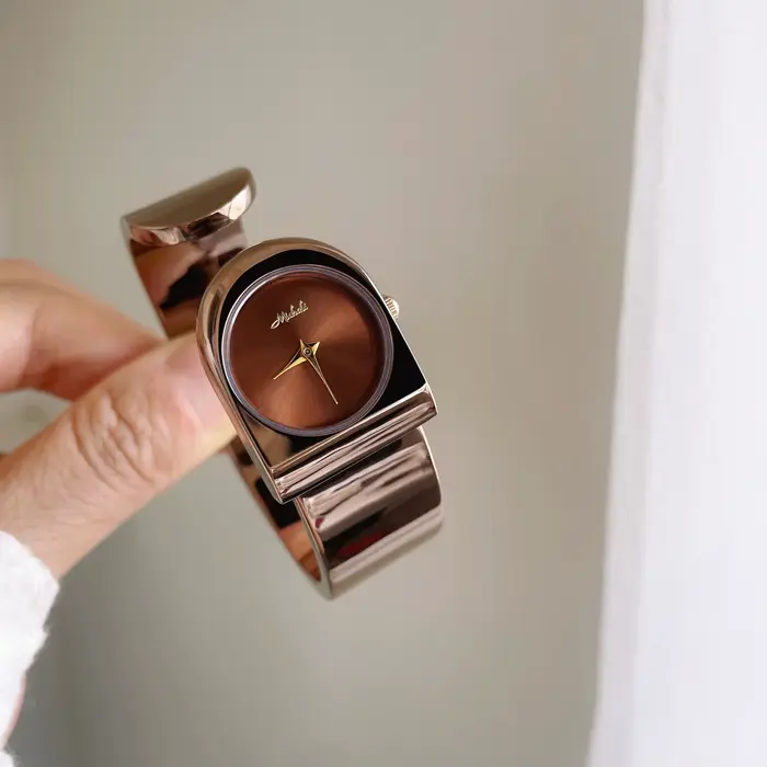 Montre bracelet marron 2026 Nouvelle collection Design de luxe tendance Montre à quartz haut de gamm