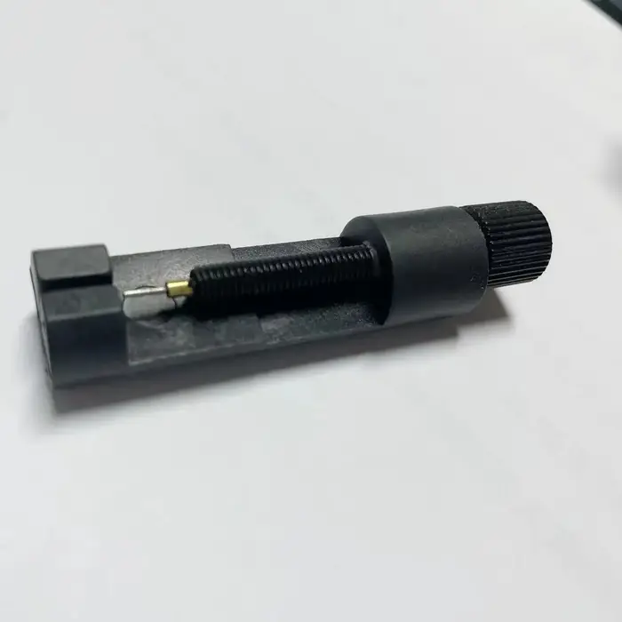 Outil de réparation de montre en métal réglage bracelet de montre avec base réglable pour collectionneurs ajustement facile à domicile