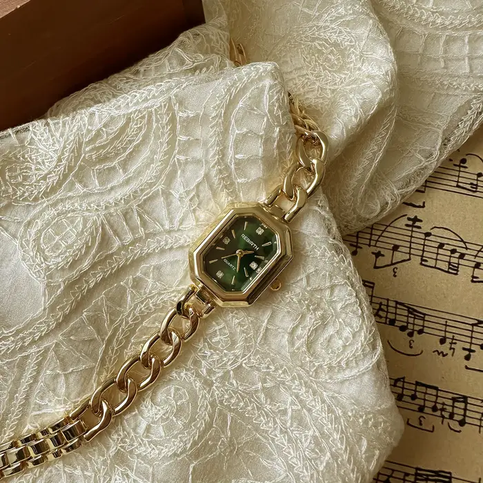 Montre rétro polyvalente en alliage pour femmes, quartz, résistante à l'eau, idéale pour toutes les occasions