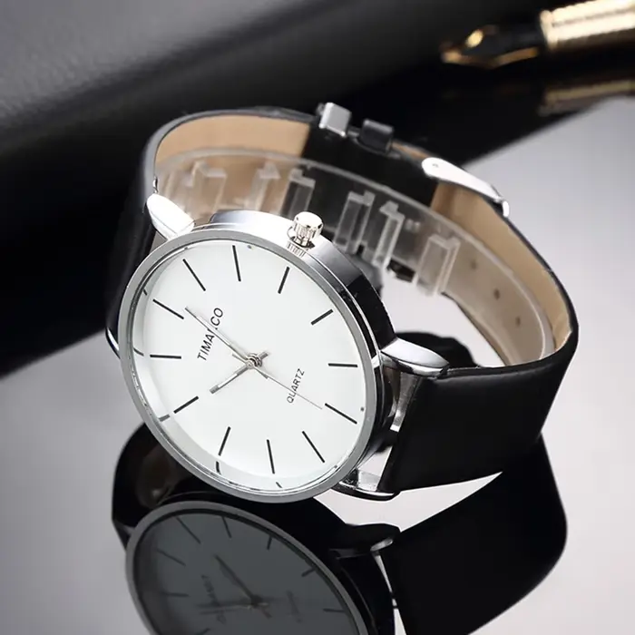 Montre à quartz en cuir blanc pour femme