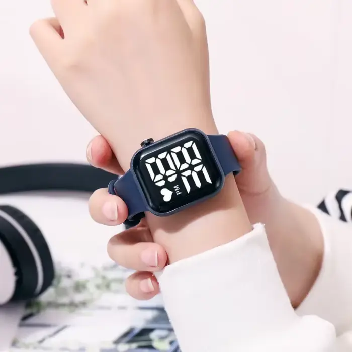 Montre numérique carrée LED résistante à l'eau pour femmes hommes et enfants activités sportives et quotidiennes
