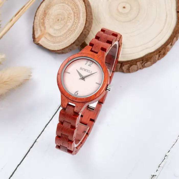 Montre en bois naturelle avec cadran rond et aiguilles minimalistes pour femmes occasions spéciales élégantes