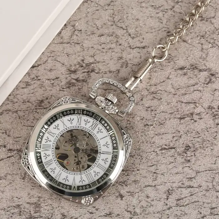 Montre de poche mécanique à remontage manuel
